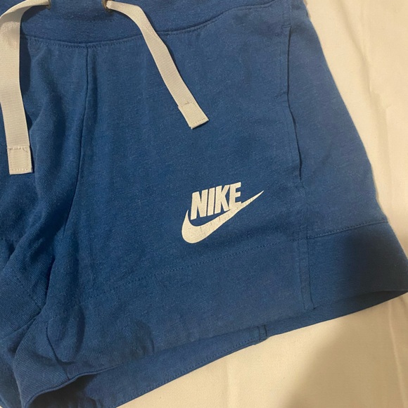 Nike shorts - Picture 4 of 5